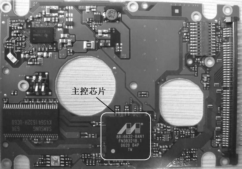 富士通2.5英寸80GB硬盘电路板的主控芯片