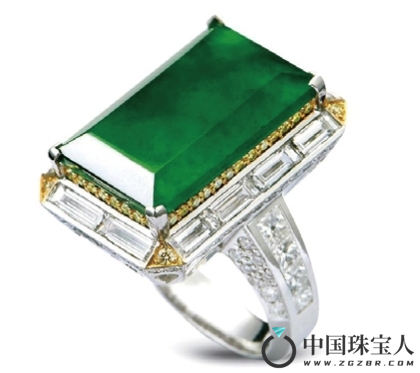 缅甸天然翡翠长方牌戒指（成交价：472,000港币）
