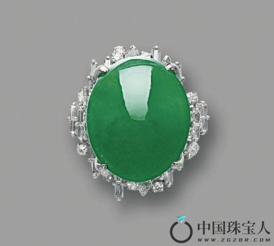 天然翡翠配钻石戒指（成交价：525,000港币）