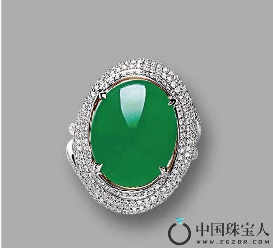 天然翡翠配钻石戒指（成交价：375,000港币）