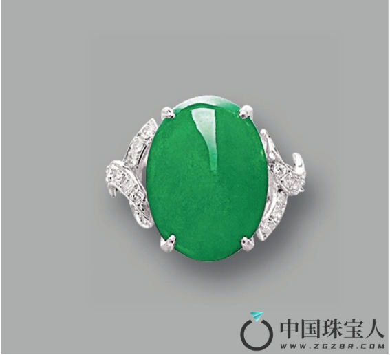 天然翡翠配钻石戒指（成交价：212,500港币）