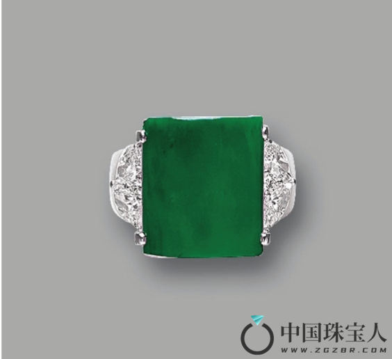 天然翡翠配钻石戒指（成交价：687,500港币）