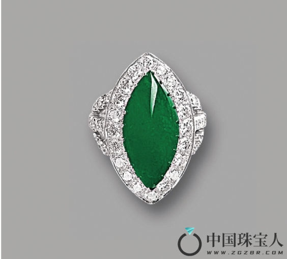 天然翡翠配钻石戒指（成交价：475,000港币）