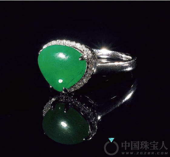 镶钻翡翠戒指（成交价：13,800人民币
）