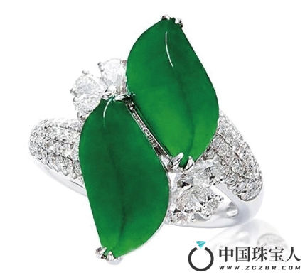 天然冰种满绿翡翠“双叶”戒指（成交价：402,500人民币
）