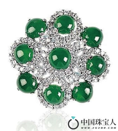 18K白金群镶天然翡翠配钻石戒指（成交价：14,950人民币
）