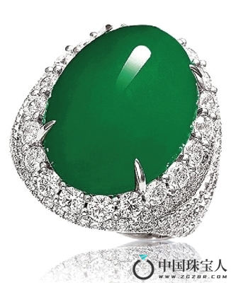 天然满绿翡翠配镶钻石戒指（成交价：1,610,000人民币
）