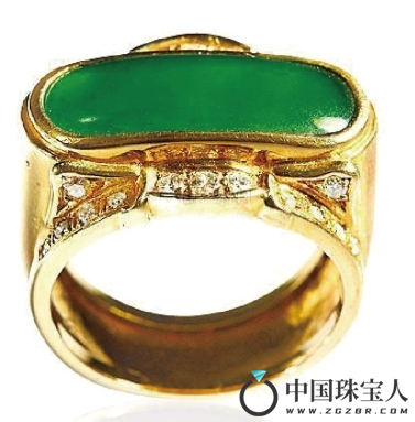 满绿翡翠“马鞍”戒指（成交价：51,750人民币
）