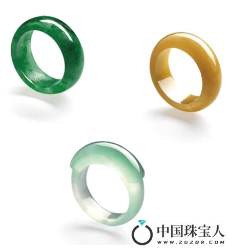 天然翡翠“算盘”戒指（三件）（成交价：100,300港币
）