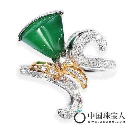 18K金钻石翡翠戒指（成交价：32,200港币
）