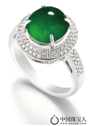 18K金镶满绿翡翠戒指（成交价：34,000人民币
）