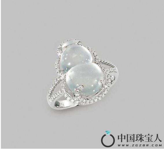 天然冰种翡翠“葫芦”钻石戒指镶18K白金（成交价：18,400港币
）