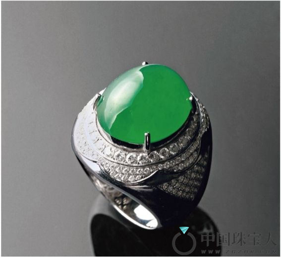 翡翠钻石戒指（成交价：580,000人民币
）