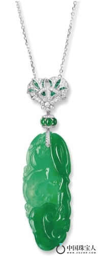 天然翡翠“如意”配祖母绿及钻石吊坠项链（成交价：177,000港币
）