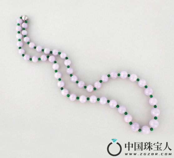 紫翡翠珠颈链连18K白金扣（成交价：43,700港币
）