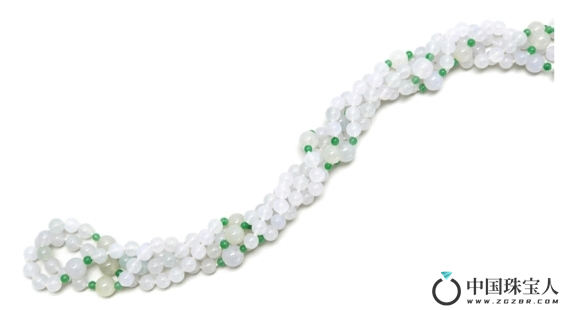 天然冰种翡翠珠颈链（成交价：37,950港币
）