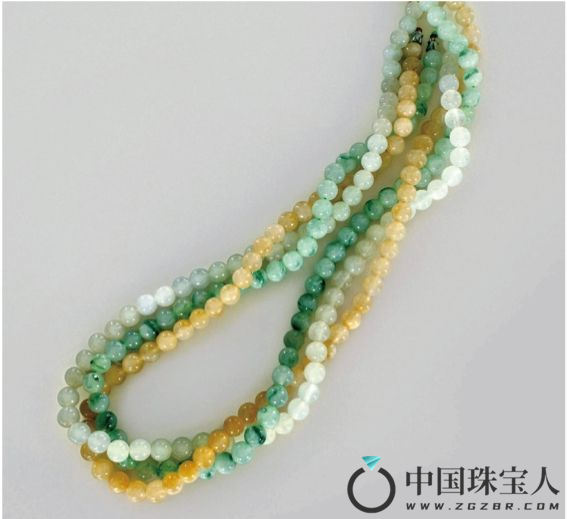 翡翠珠颈链（成交价：13,225港币
）