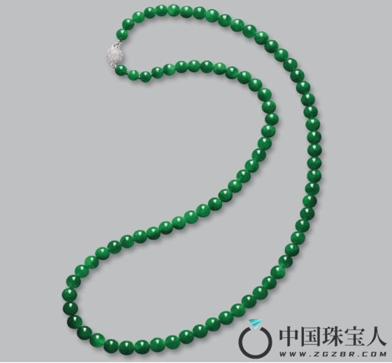 天然翡翠珠项链（成交价：2,440,000港币
）