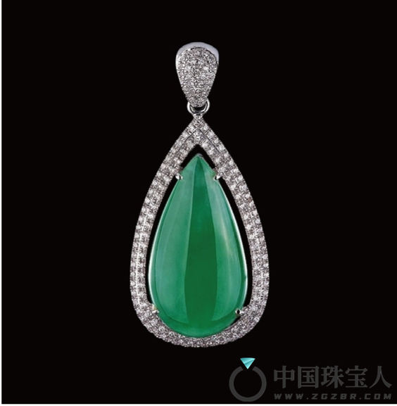 天然翡翠冰种满绿“水滴”配钻石挂件（成交价：34,500人民币
）