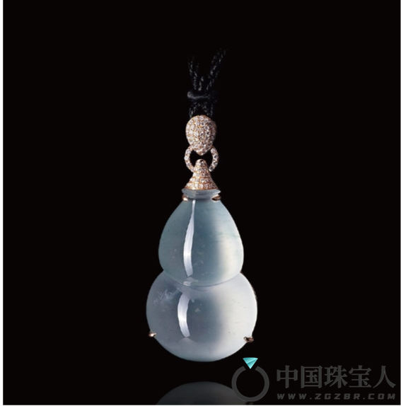 天然翡翠玻璃种“葫芦”配钻石挂件（成交价：172,500人民币
）
