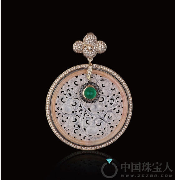 天然翡翠配钻石、祖母绿（成交价：40,250人民币
）