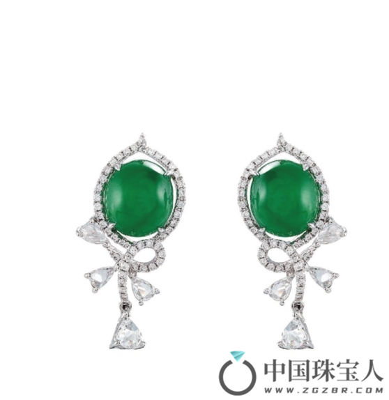 天然翡翠钻石耳环（成交价：45,000港币
）