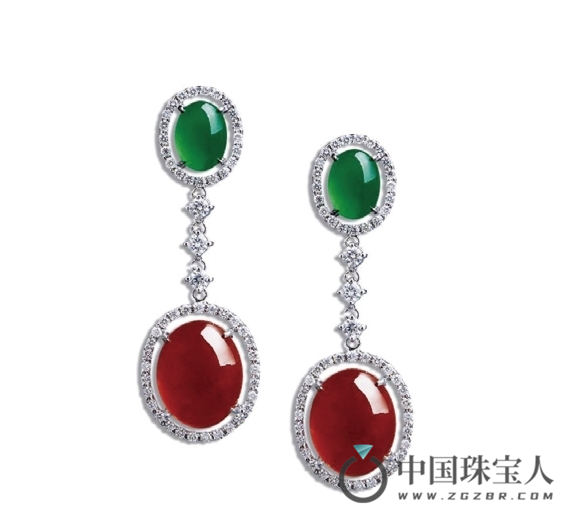 缅甸天然翡翠配钻石耳环（成交价：76,700港币
）