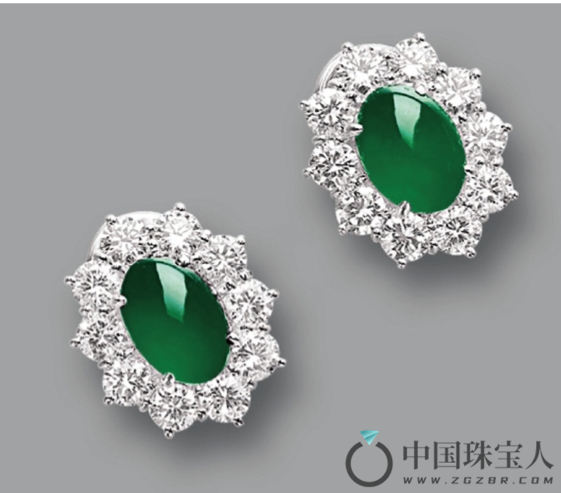 天然翡翠配钻石耳环（成交价：375,000港币
）