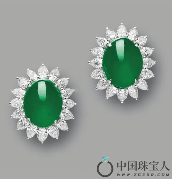 天然翡翠配钻石耳环（成交价：1,480,000港币
）
