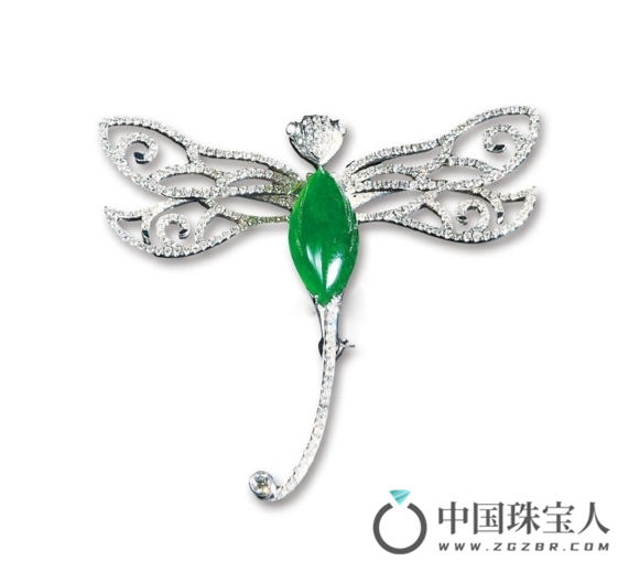翡翠镶钻“蜻蜓”胸花（成交价：46,000人民币
）