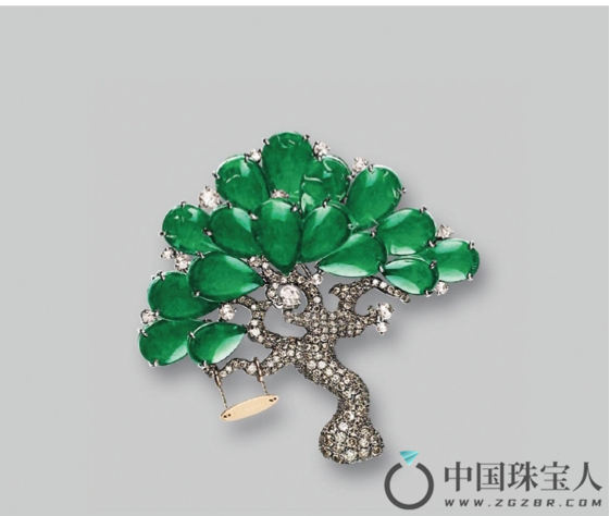 天然翡翠配钻石“树”别针（成交价：212,500港币
）