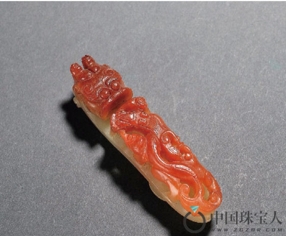 清•红翡雕龙纹带钩（成交价：28,750人民币）