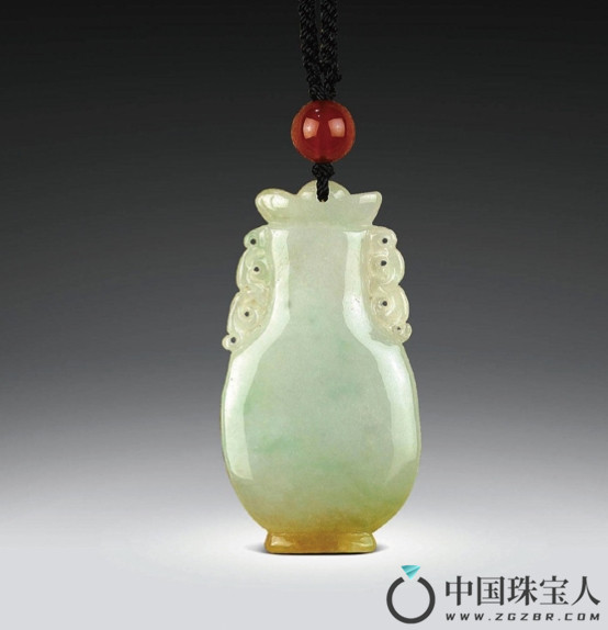 翡翠雕“宝瓶”珮（成交价：6,900港币
）