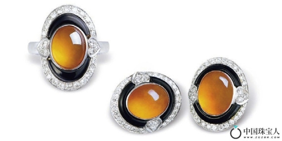 缅甸天然翡翠蛋面耳环及戒指套装（成交价：100,300港币
）