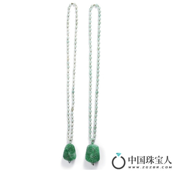 翡翠镂空香囊及珠链（一套两件）（成交价：25,300港币
）