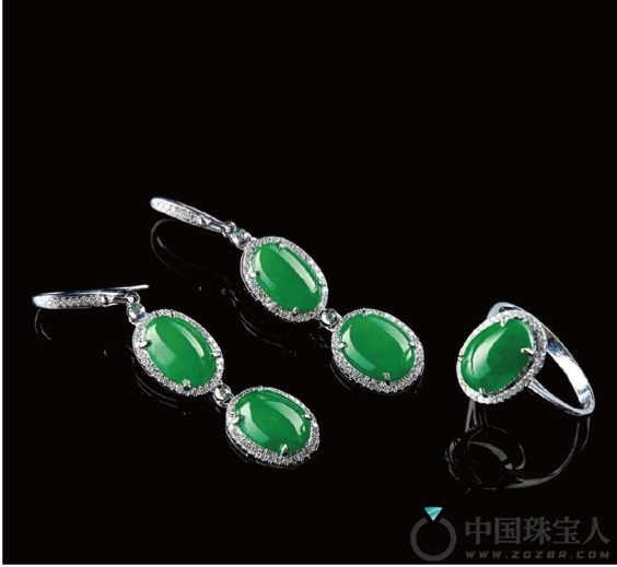 现代翡翠“水滴套装”—耳坠/戒指（成交价：115,000人民币
）
