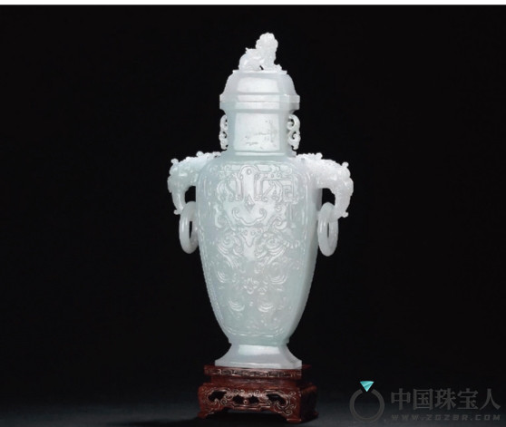 清中期•翡翠龙纹盖瓶（成交价：241,500人民币）