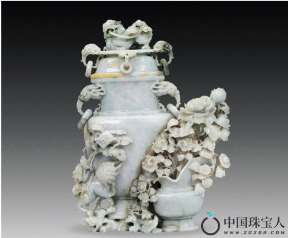 清•翠雕花卉麒麟大盖瓶（成交价：36,800人民币）
