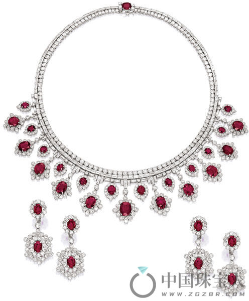 红宝石配钻石项链及同款耳环（成交价：1,600,000港币）
