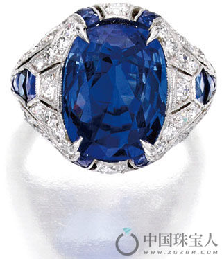 蓝宝石配钻石铂金戒指（成交价：25,000美金）