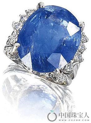 蓝宝石配钻石戒指（成交价：10,625英镑）