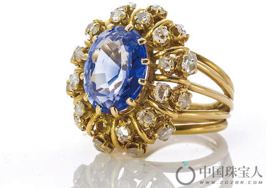 蓝宝石配钻石戒指
