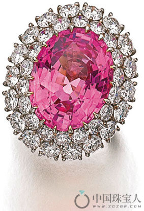 粉色蓝宝石配钻石戒指（成交价：317,000瑞士法郎）