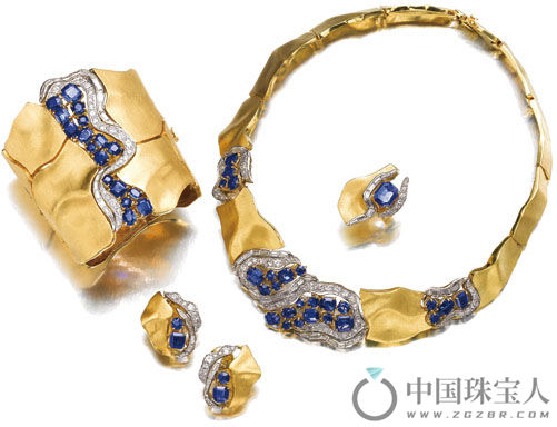 蓝宝石配人造蓝宝石及钻石金首饰套组（成交价：245,000瑞士法郎）