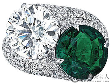 绿宝石配钻石戒指（成交价：4,840,000港币）