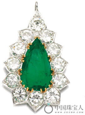 绿宝石配钻石吊坠（成交价：10,000英镑）
