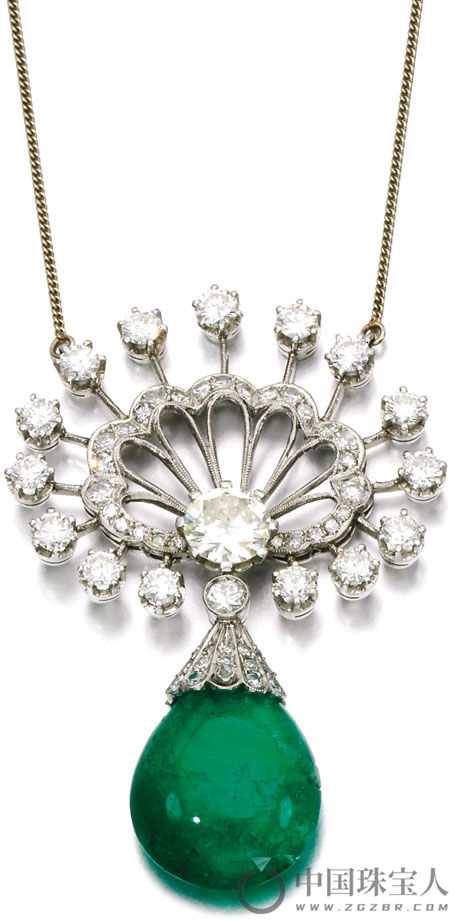 绿宝石配钻石吊坠项链（成交价：10,000英镑）