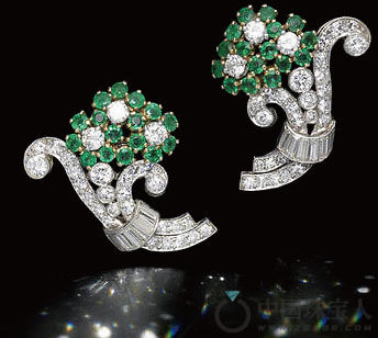 绿宝石配钻石耳环