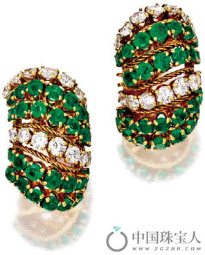 梵克雅宝绿宝石配钻石18K金耳环（成交价：15,000美金）
