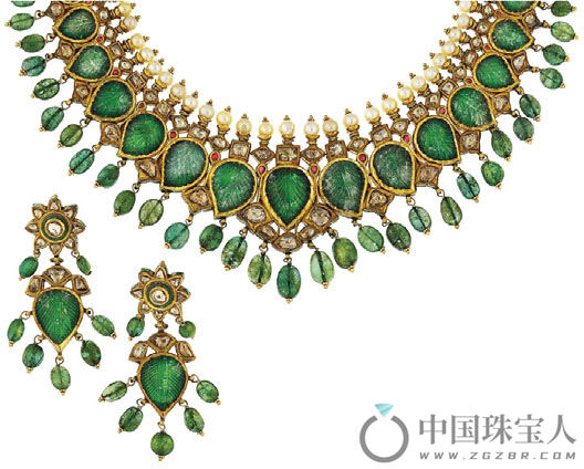 绿宝石配绿宝石、钻石及珍珠项链、耳环套组（成交价：10,000英镑）